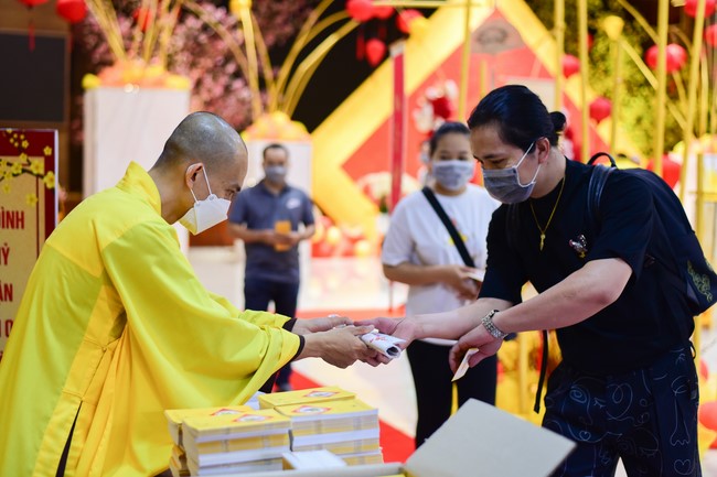 Chùm ảnh mồng một Tết Nhâm Dần